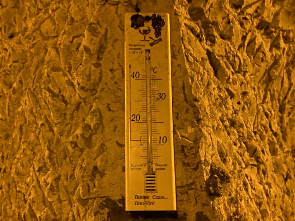 champagne cellar temperature gauge 10-12 degrees Celsius